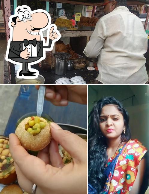Here's a pic of Gajanan Bhelpuri Centre