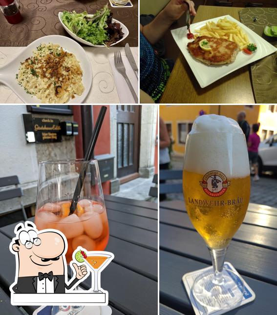 Посмотрите на это изображение, где видны напитки и еда в Spätzle Schwob