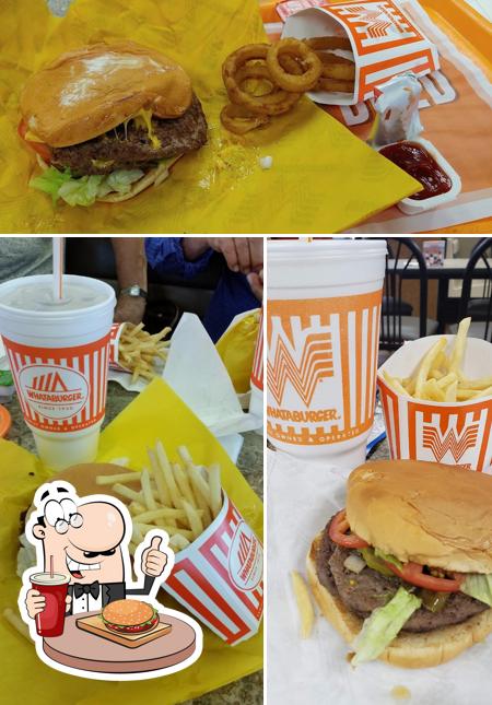 Закажите гамбургеры в "Whataburger"