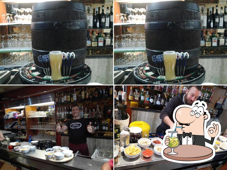 Dai un’occhiata alla foto che raffigura la bevanda e bancone da bar di Bar David