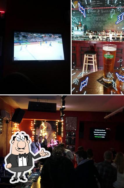 L'intérieur de FUNNY FOX SPORTS, KARAOKE PUB/BAR