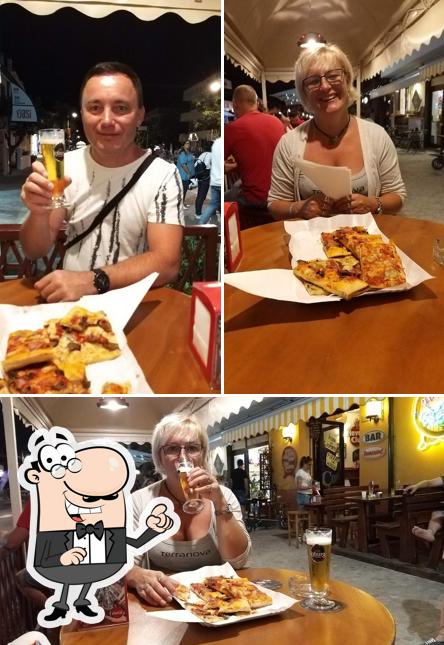 Tra le diverse cose da Pizzeria Le Botti si possono trovare la interni e cibo