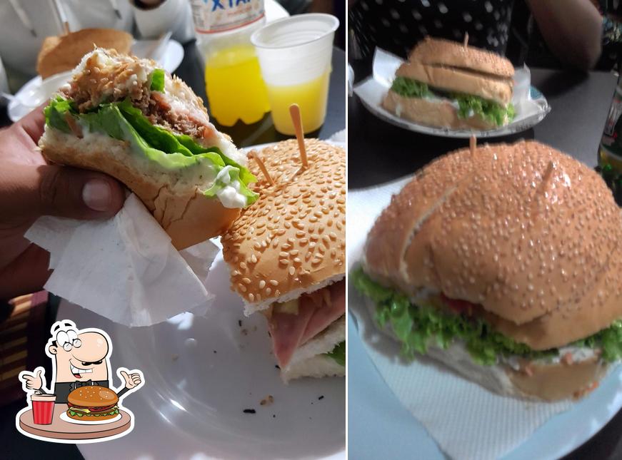 Peça um hambúrguer no Tio Bamba Lanches