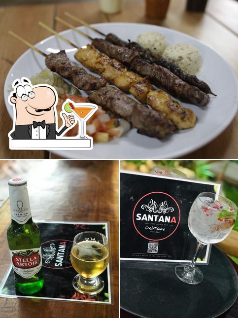 Entre diversos coisas, bebida e comida podem ser encontrados no Santana Espetaria Lounge Bar