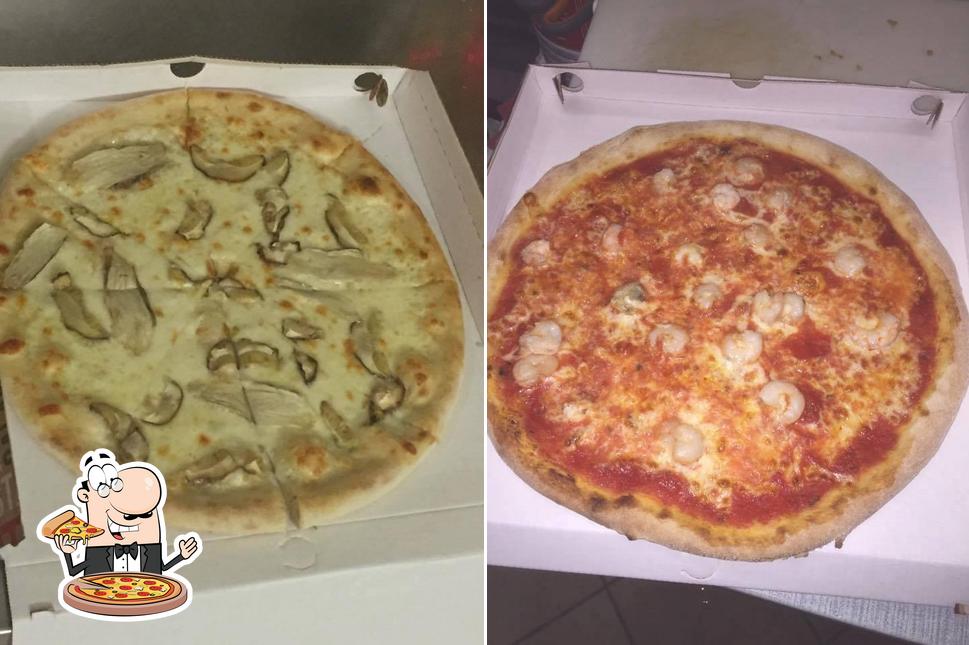 Ordina tra le svariate varianti di pizza