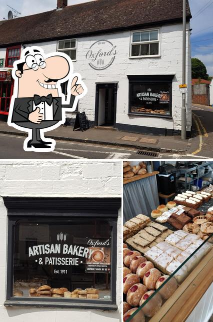 See this pic of Oxfords Bakery
