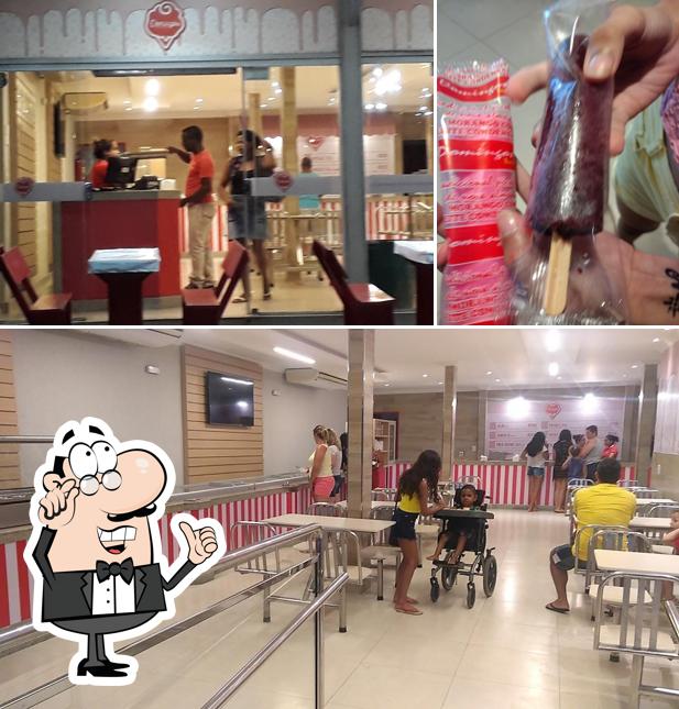 Entre diferentes coisas, interior e comida podem ser encontrados no Domingos Sorvetes
