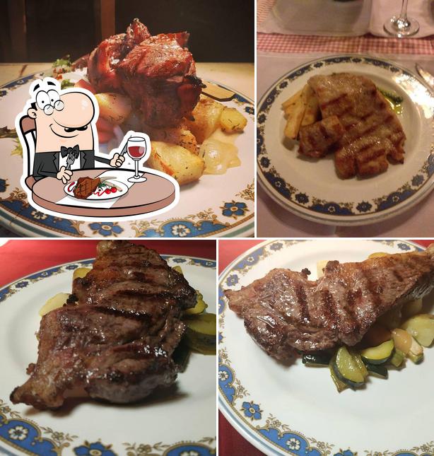 Try out meat meals at Restaurante El Santuario