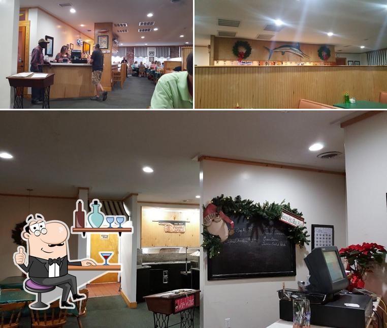 Fish Hooks Cafe in Belhaven Restaurant menu and reviews