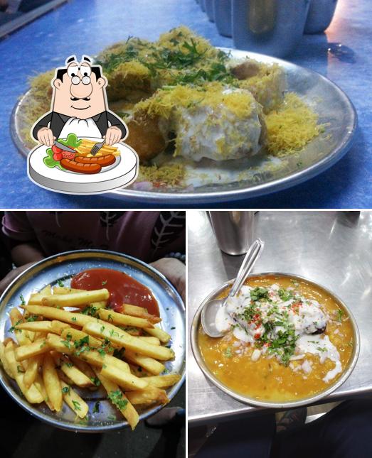 Food at Gupta Bhel Puri Stall