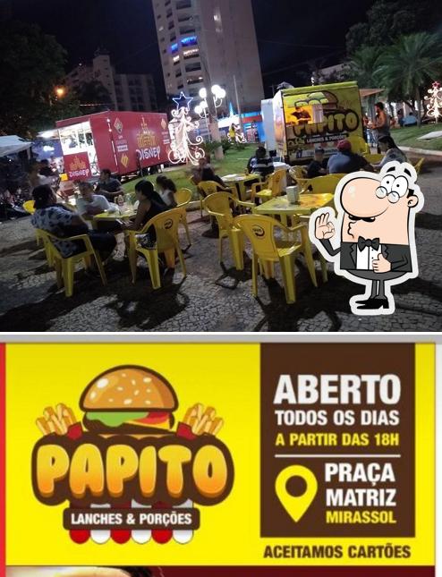 Look at this image of Papito Lanches e Porções