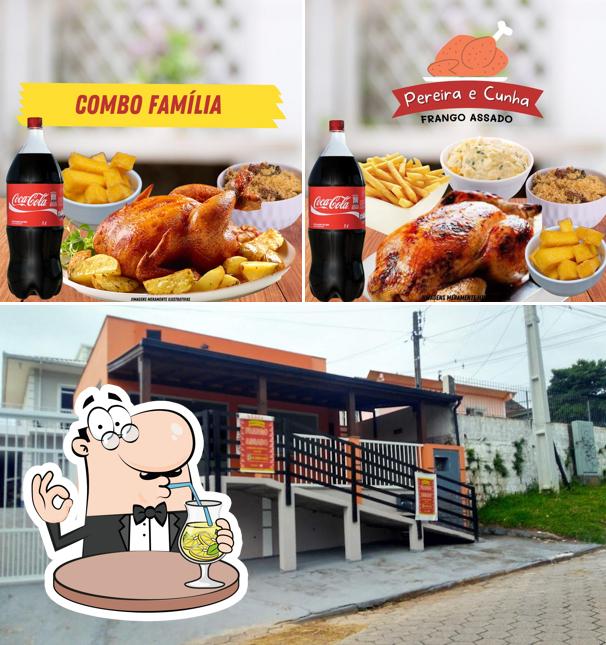 A Pereira e Cunha Frango Assado e Marmita se destaca pelo bebida e exterior