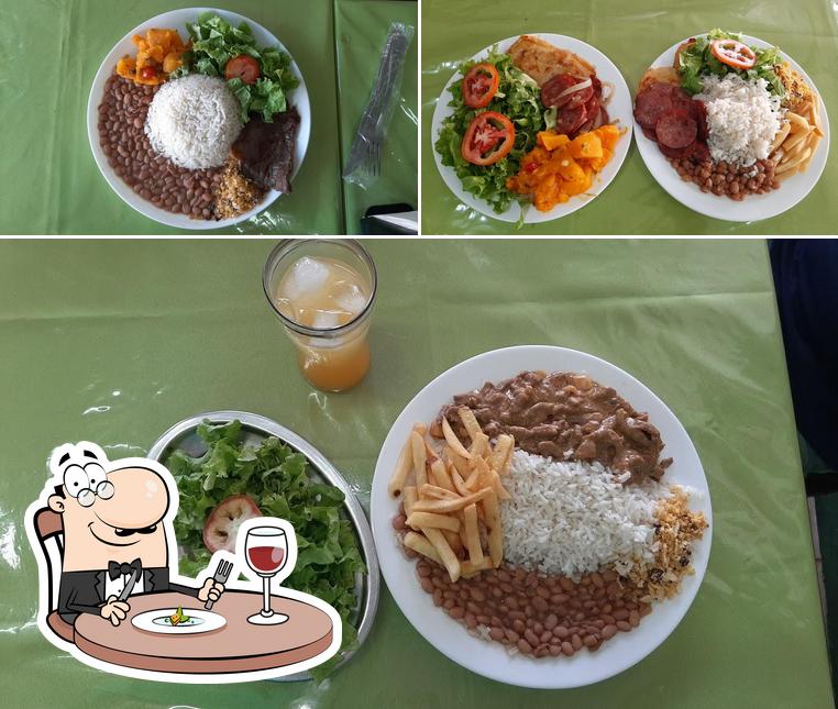 Comida em Restaurante Bom Café