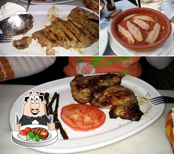 Prueba un plato con carne en Taberna La Choza