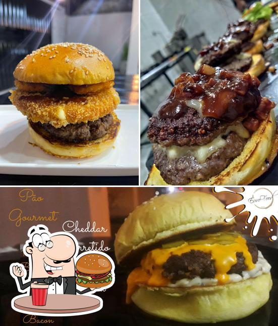 Delicie-se com um hambúrguer no EuroFood Hamburgueria