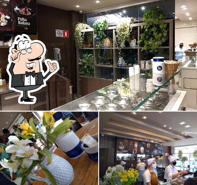 Sente em uma das mesas no Latte Ricco Gelato