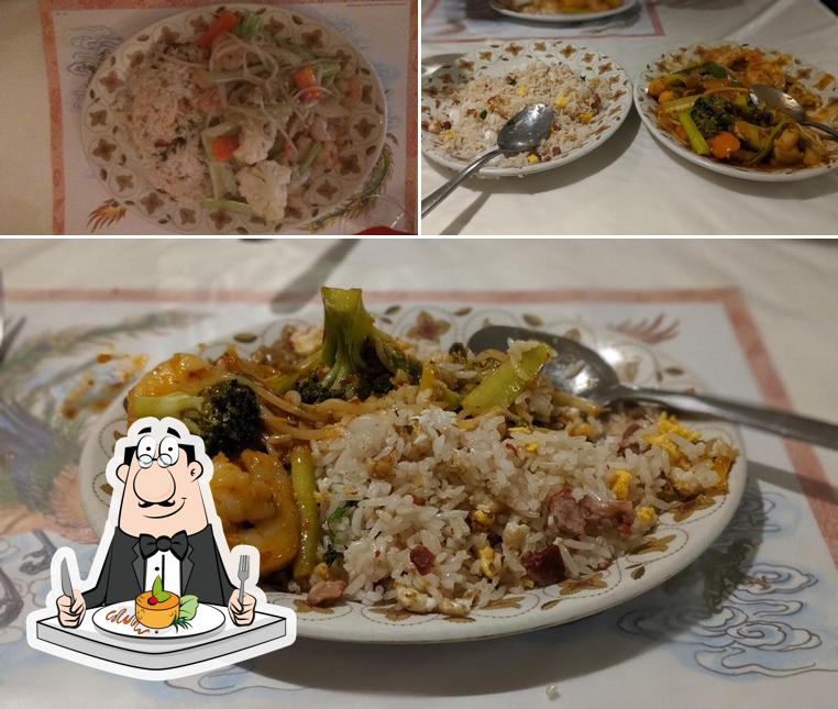 Еда в "Wing Ho Chinese Restaurant"