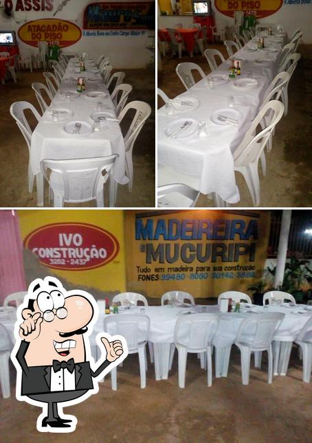 O interior do Churrascaria O Assis