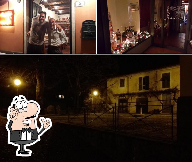 Pizzeria del Borgo Antico si caratterizza per la interni e esterno