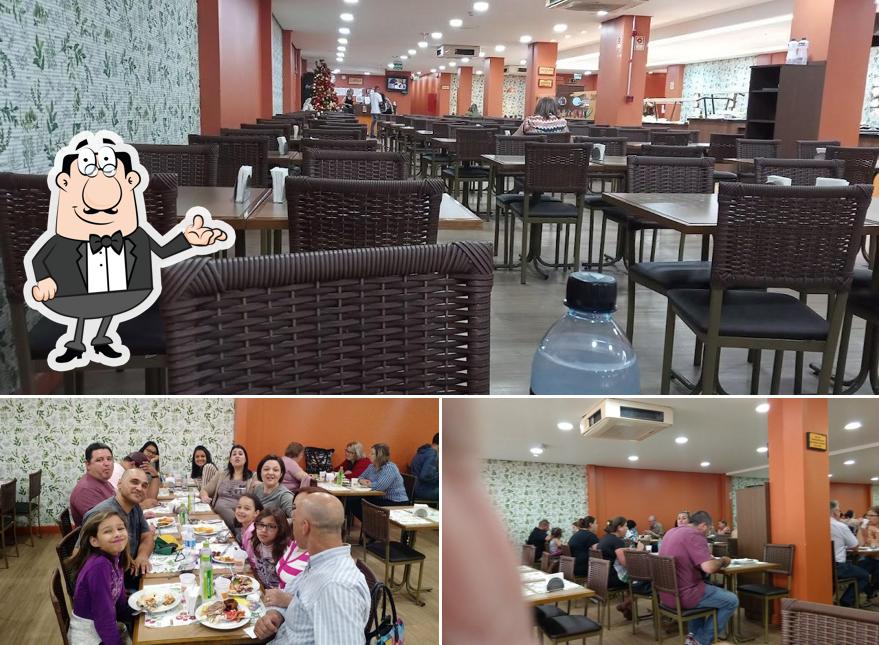 Sente em uma das mesas no Tempero & Cia - Restaurante em Canoas