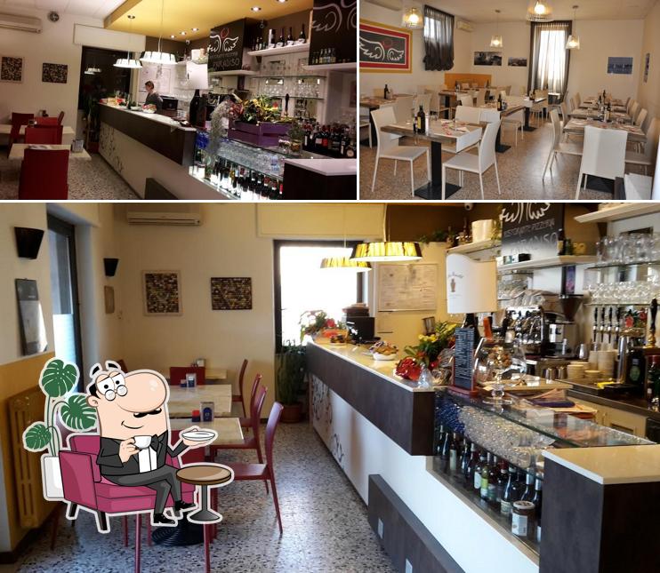 Siediti a un tavolo di Bar Ristorante Pizzeria Elisyum Paradiso srls