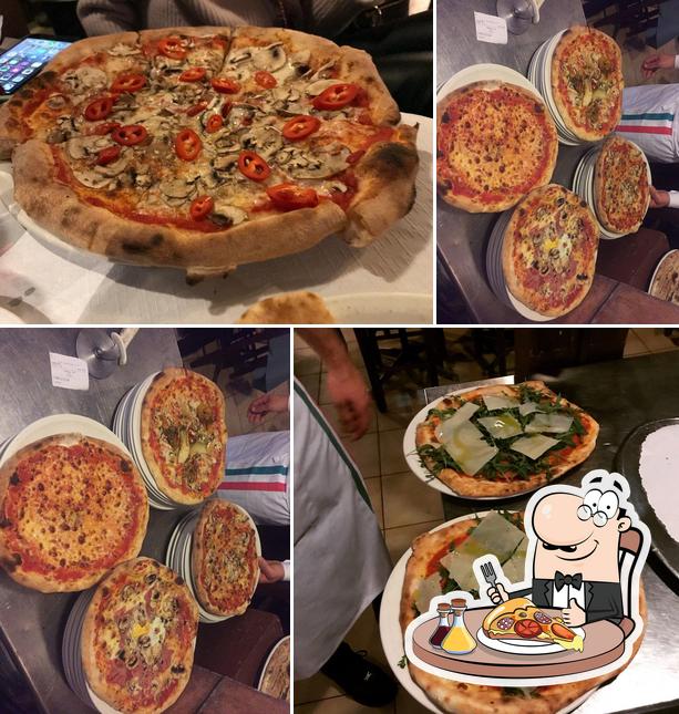 Scegli una pizza a La Trattoria da Tonino