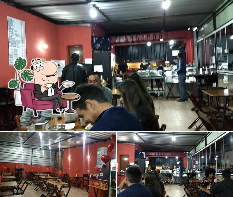 Veja imagens do interior do Espetinhos Joel