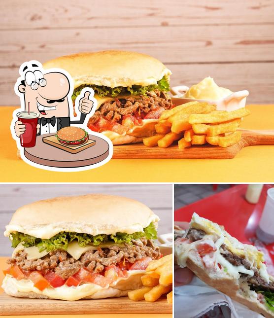 Try out a burger at Tia Lalá lanches