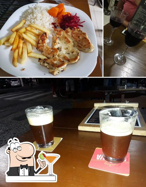 A foto da bebida e comida no Coffee & Beer Bistrô