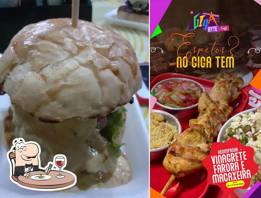 Platos en Gigabyte café o Point da galera