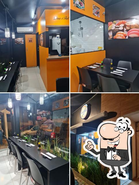 O interior do Sushi Kayzen Wok Food