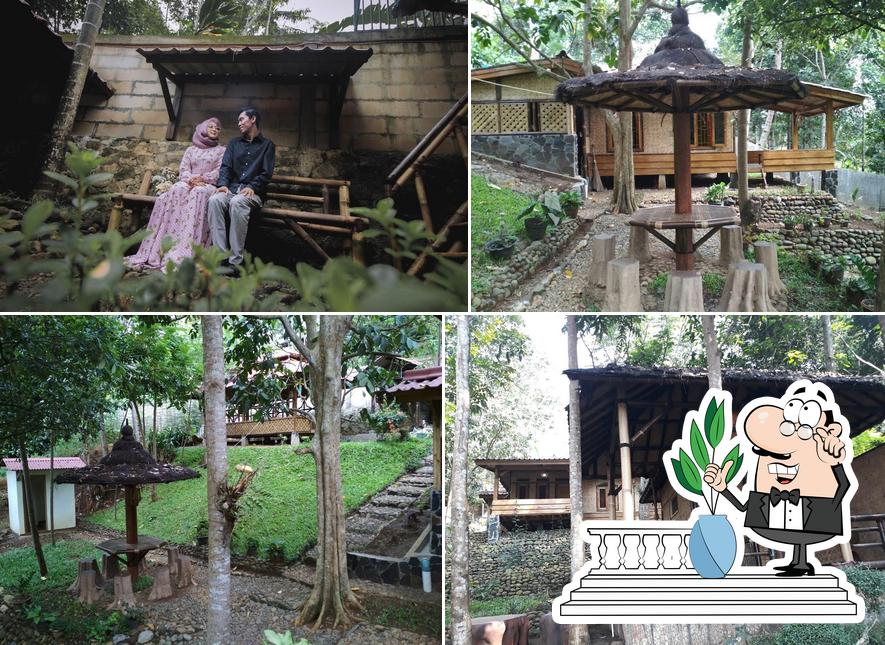 Check out how Saung Kita "Bimantara" looks outside