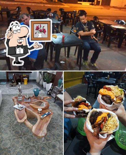 O interior do Chicago Burger