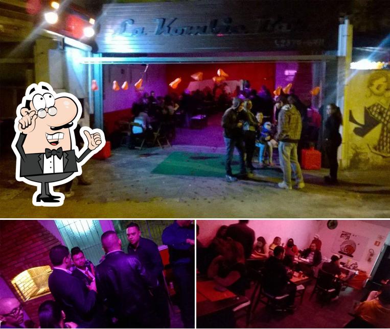 Посмотрите на внутренний интерьер "La Kombie Bar"