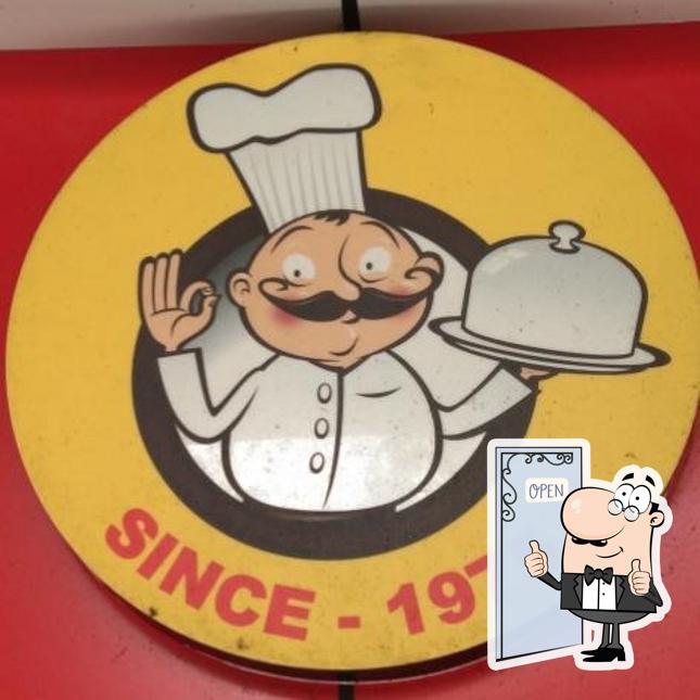 Here's a pic of Eat-N-Enjoy (chole bhature wale)