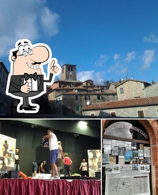 Guarda questa foto di Montieri - In Piazza