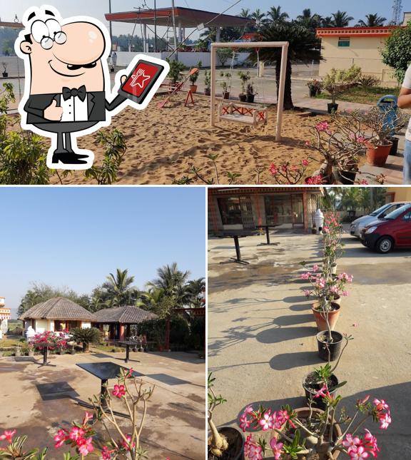 Check out how Dolphin Dhaba looks outside