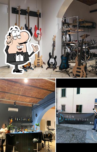 Gli interni di Iron Music Store