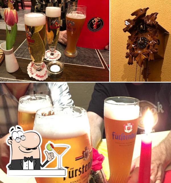 Это фото, где изображены напитки и внешнее оформление в Restaurant der Kulturen