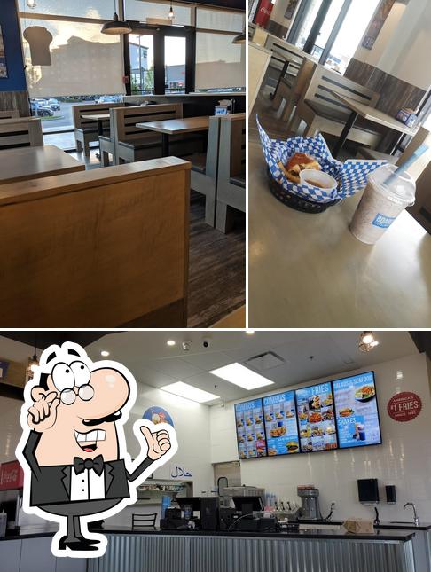 El interior de Boardwalk Fries Burgers Shakes - Clareview