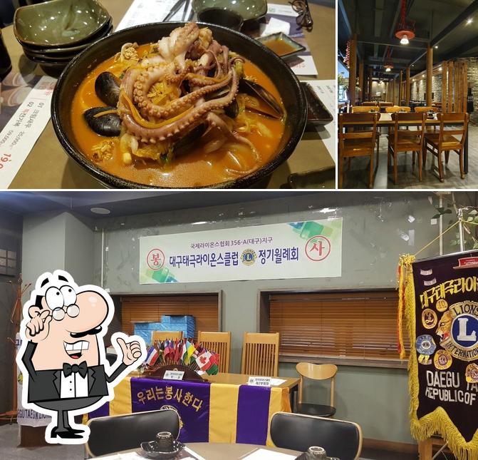 만솥 se distingue por su interior y mariscos