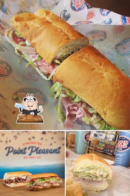 Degusta un sándwich en Jersey Mike's Subs
