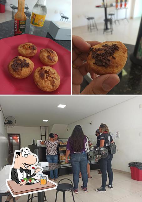 Esta é a imagem mostrando comida e interior no Uai Empadas