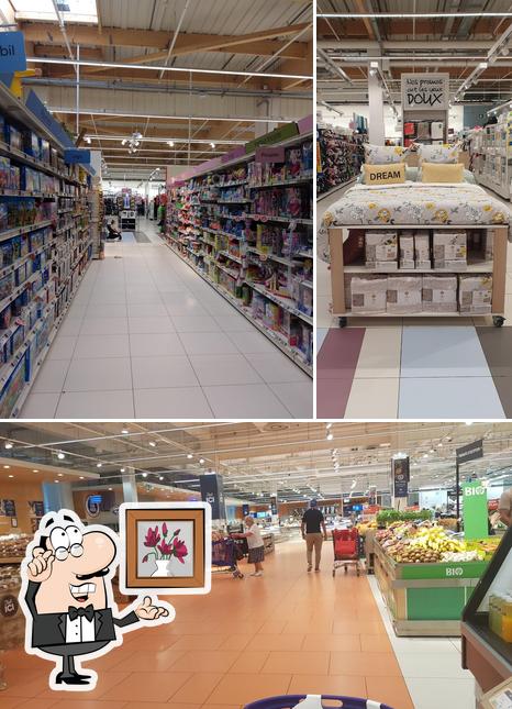 L'intérieur de Carrefour Villeneuve La Garenne