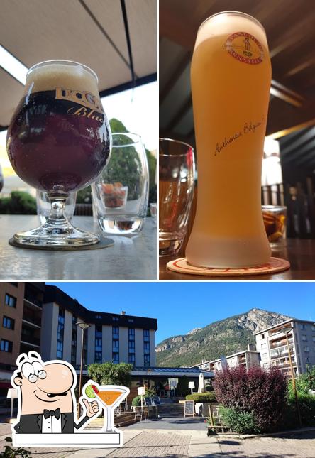 Jetez un coup d’oeil à la photo représentant la boire et extérieur concernant La Taverne - Table de caractère - Briançon