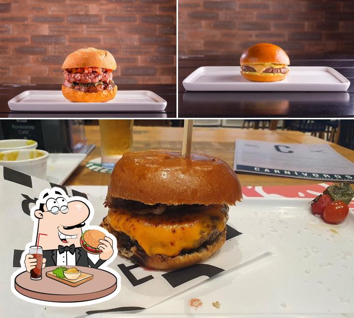 Os hambúrgueres do Carnívoros Steak Burger irão satisfazer uma variedade de gostos