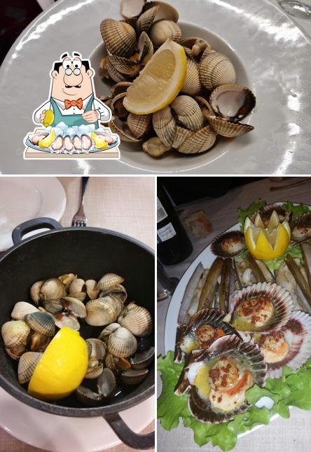Order seafood at Restaurante Celeiro