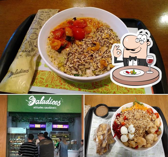 Confira a imagem ilustrando comida e interior no Saladices Canoas