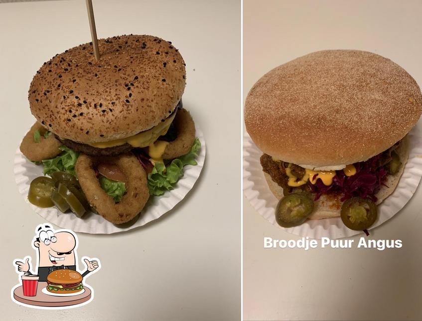 Bestellt einen Burger bei Frituur Tervant