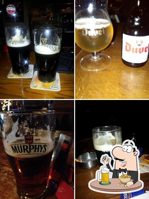 Irish Pub Mick O'Connells sirve distintas cervezas
